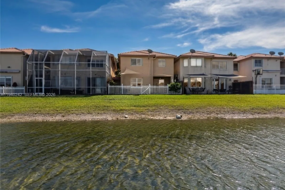 11541 NW 68th Ter, Doral FL 33178