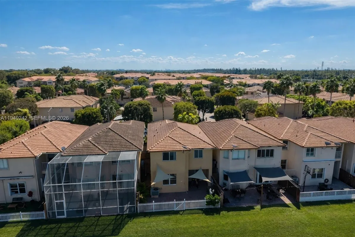 11541 NW 68th Ter, Doral FL 33178