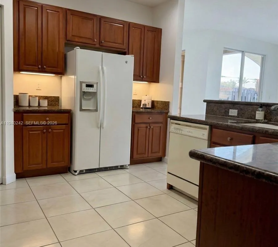 11541 NW 68th Ter, Doral FL 33178