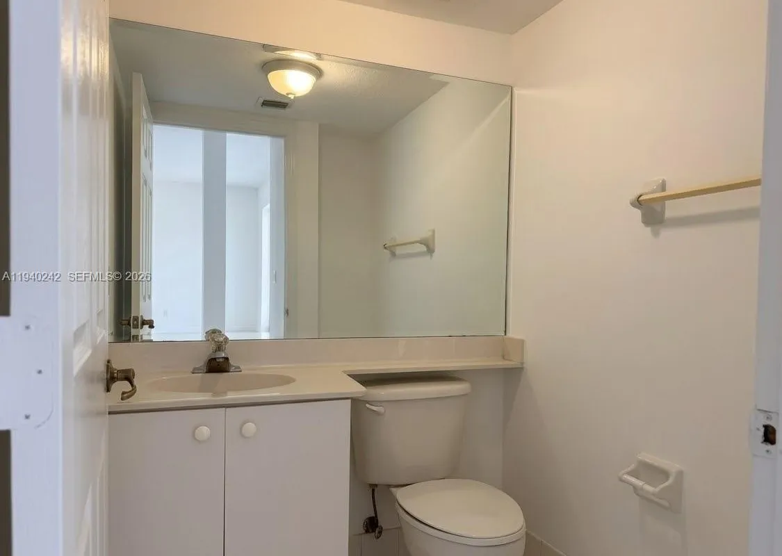 11541 NW 68th Ter, Doral FL 33178