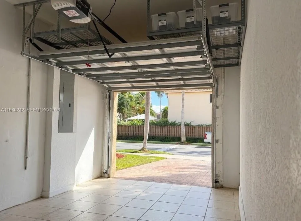 11541 NW 68th Ter, Doral FL 33178