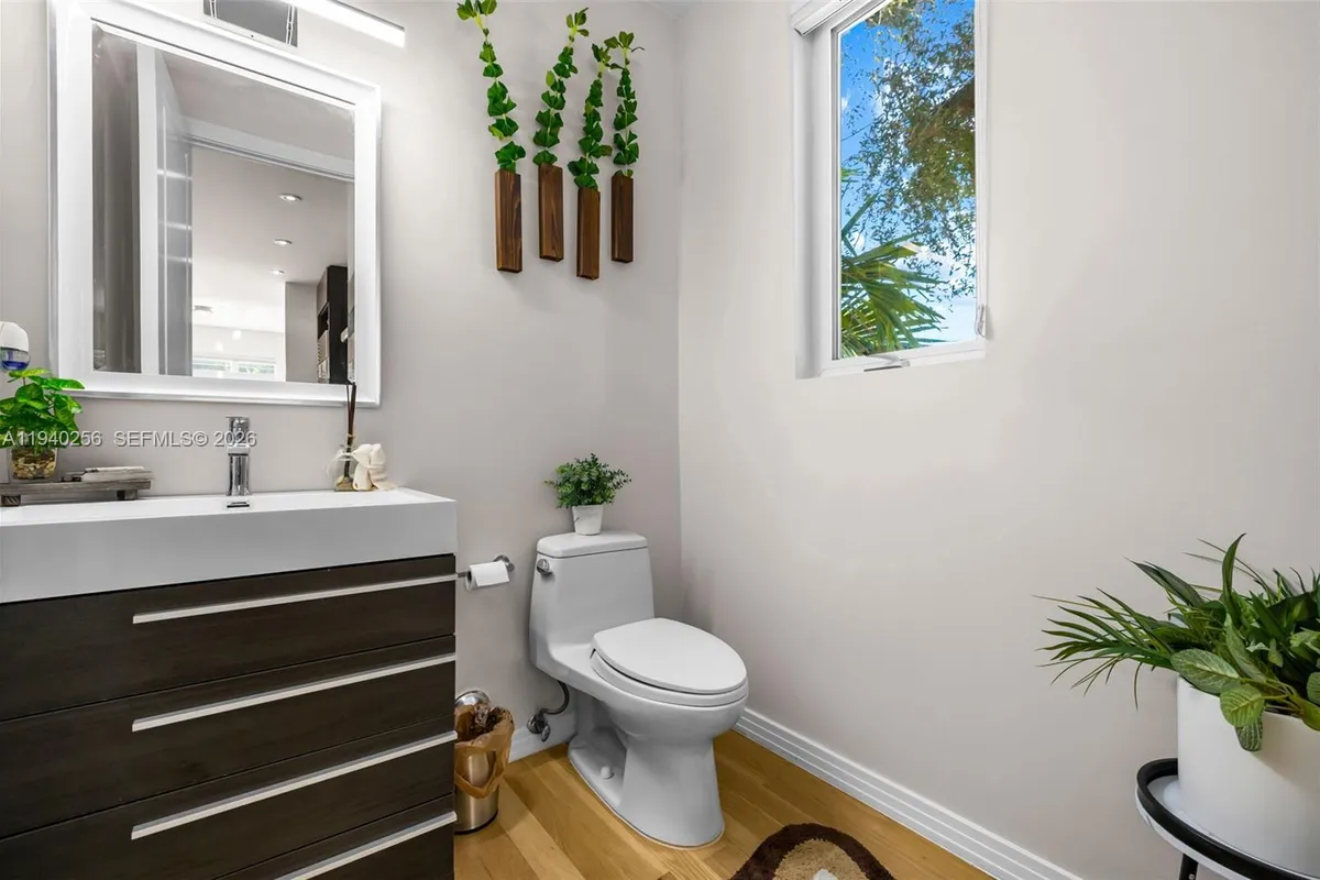 1317 NE 2nd St, Fort Lauderdale FL 33301