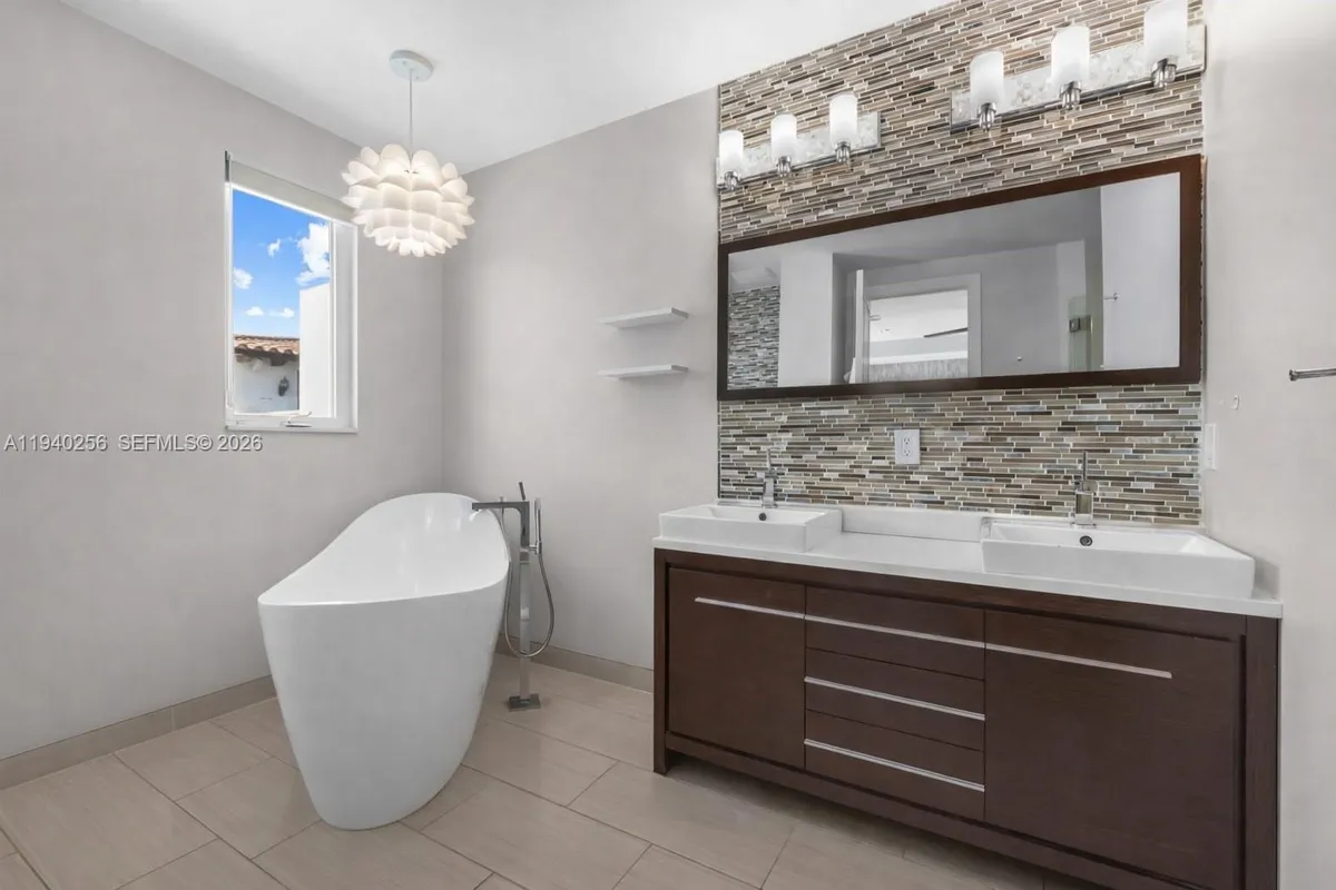 1317 NE 2nd St, Fort Lauderdale FL 33301