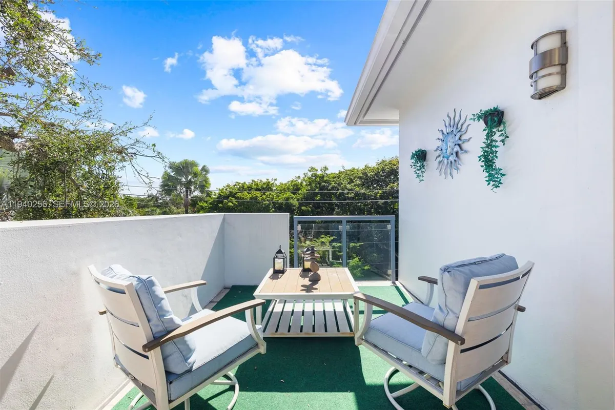 1317 NE 2nd St, Fort Lauderdale FL 33301