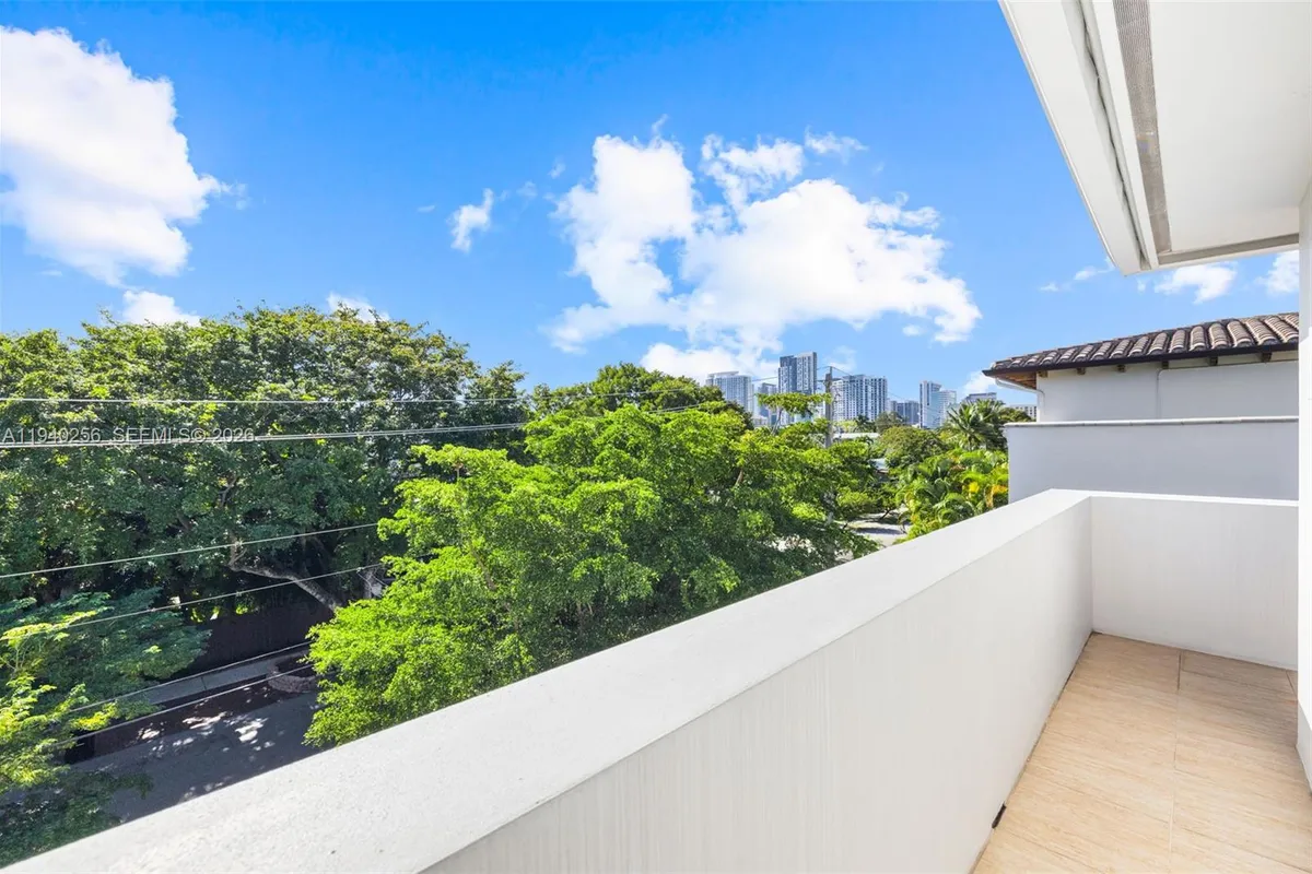 1317 NE 2nd St, Fort Lauderdale FL 33301