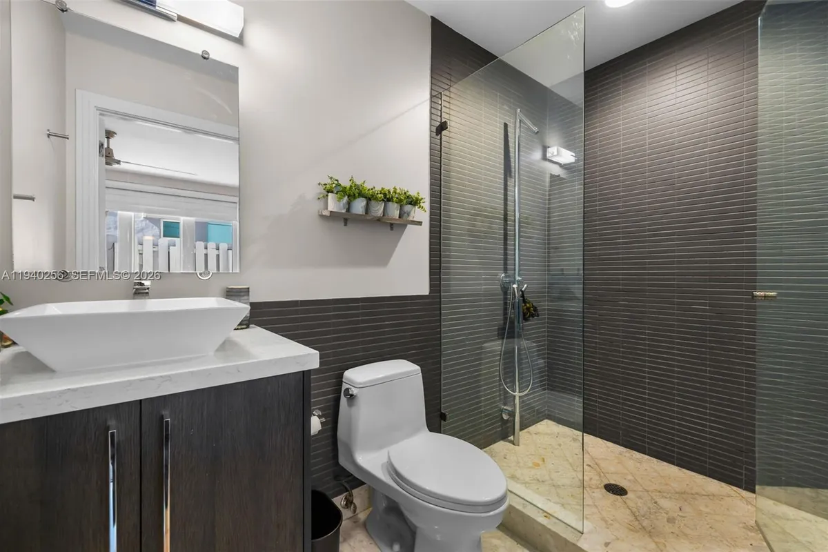 1317 NE 2nd St, Fort Lauderdale FL 33301