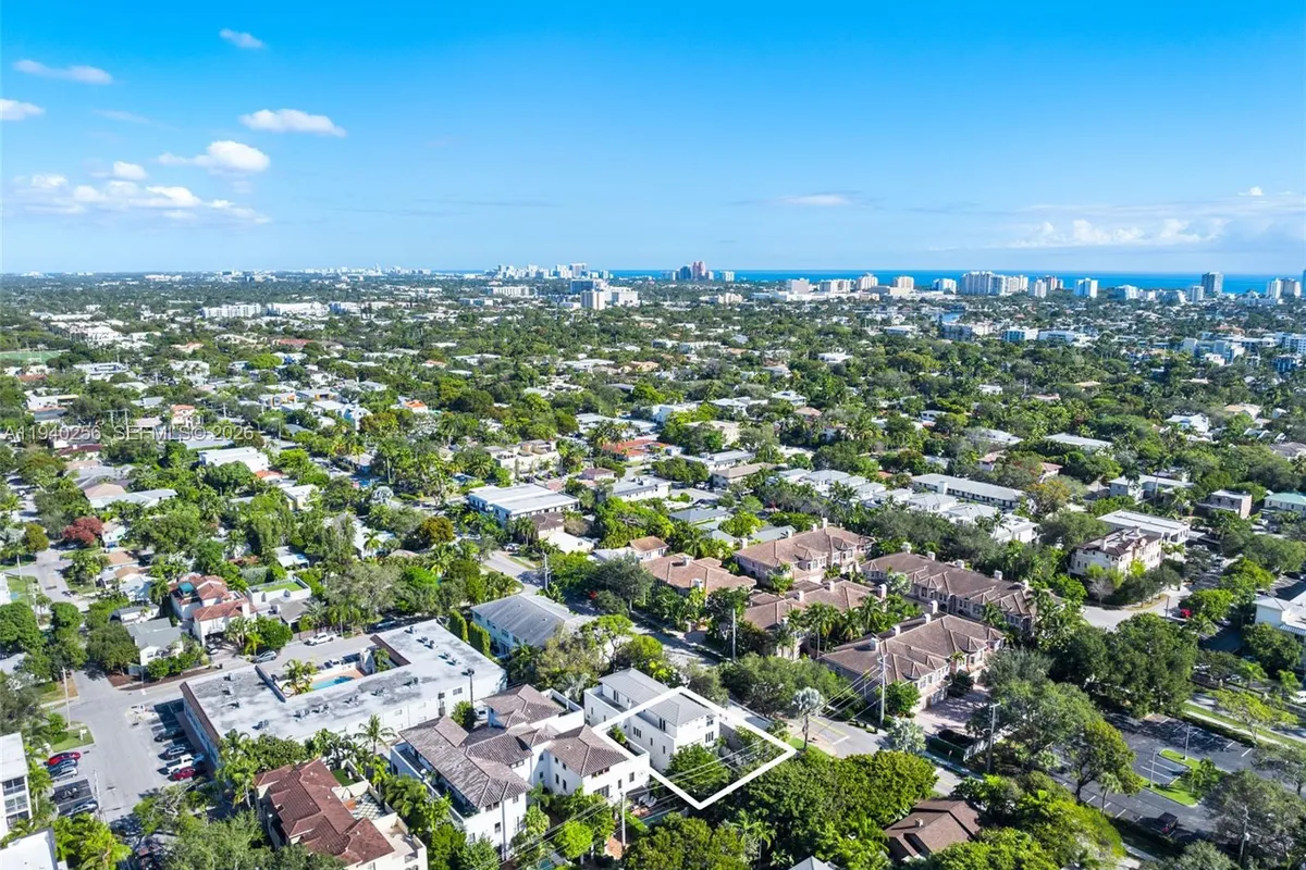 1317 NE 2nd St, Fort Lauderdale FL 33301