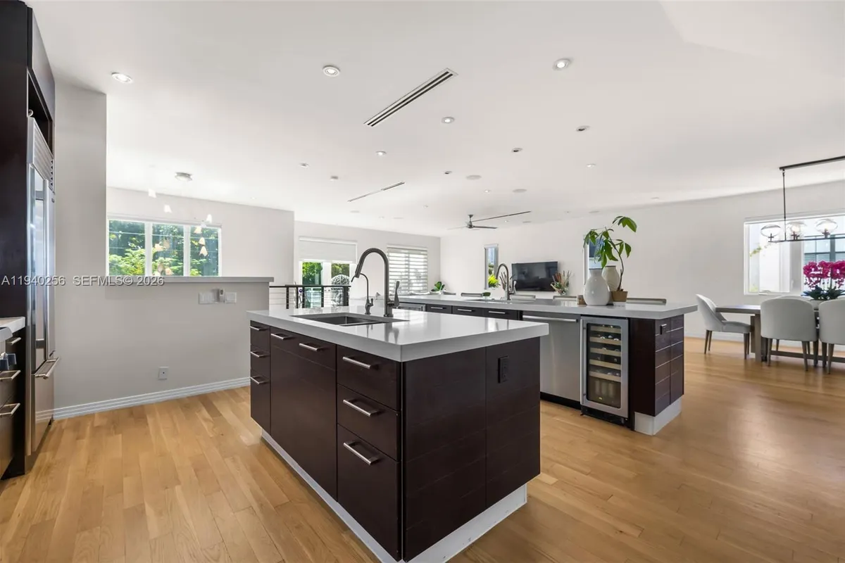 1317 NE 2nd St, Fort Lauderdale FL 33301