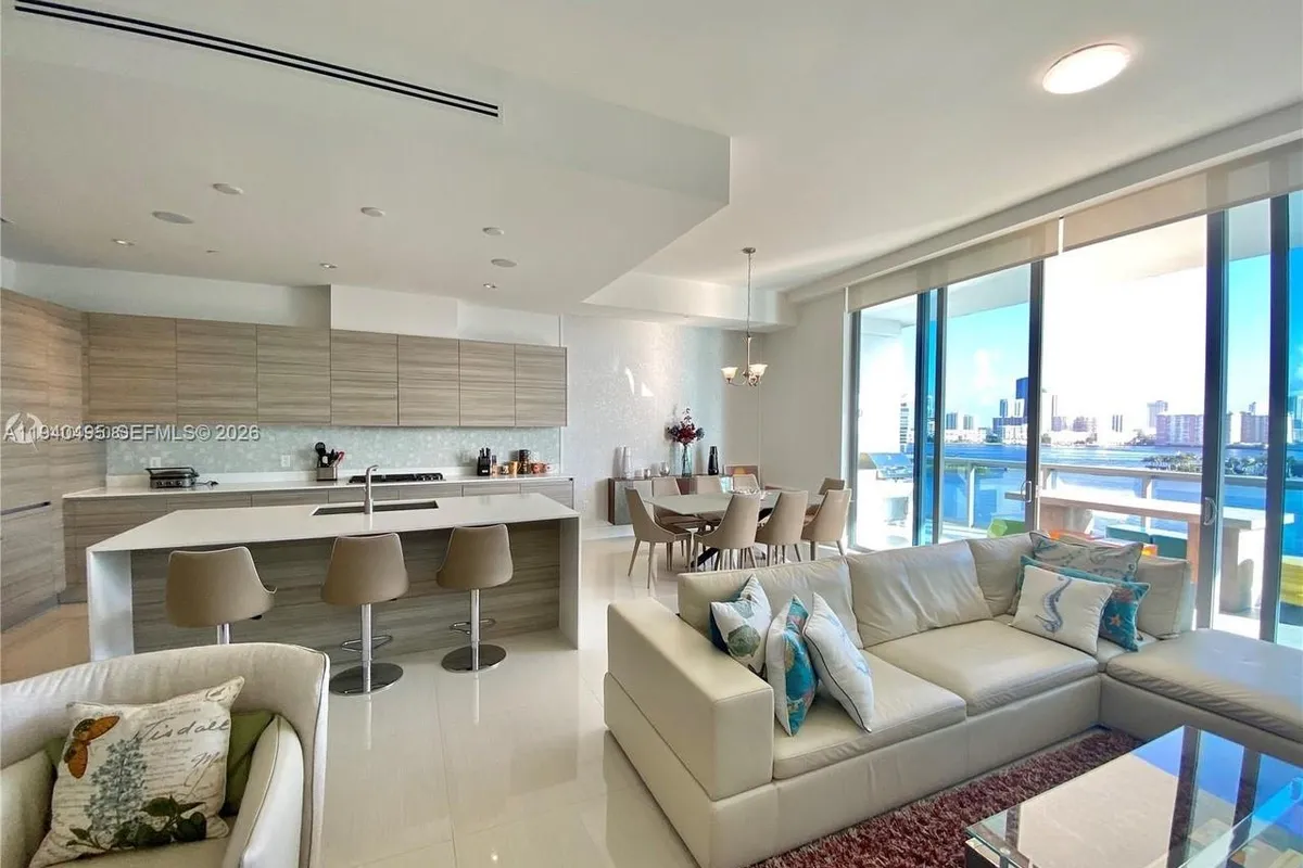 3300 NE 188th St, Aventura FL 33180