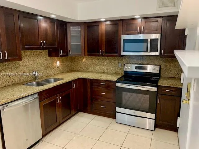 5750 Collins Ave # H, Miami Beach FL 33140