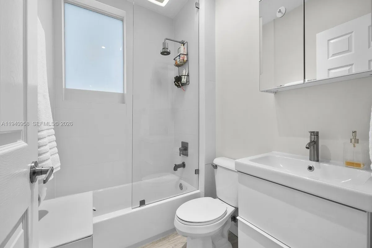 5864 SW 74th Ter # G, South Miami FL 33143