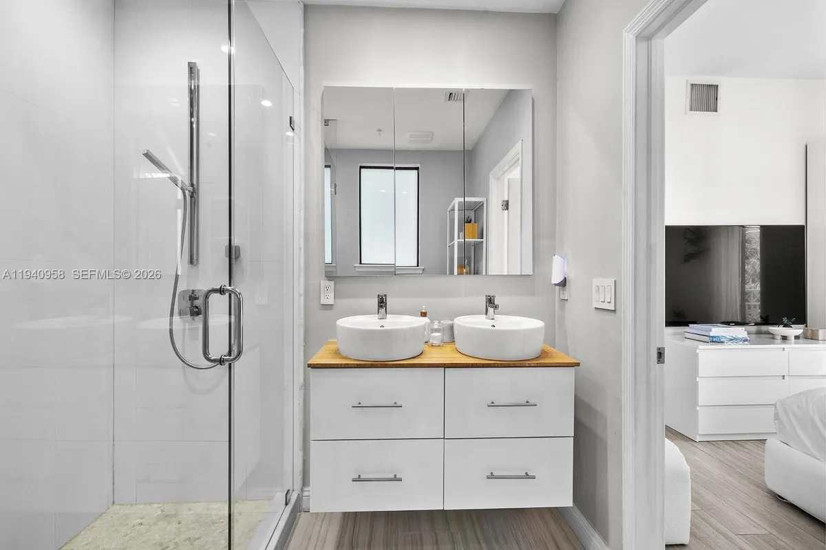 5864 SW 74th Ter # G, South Miami FL 33143