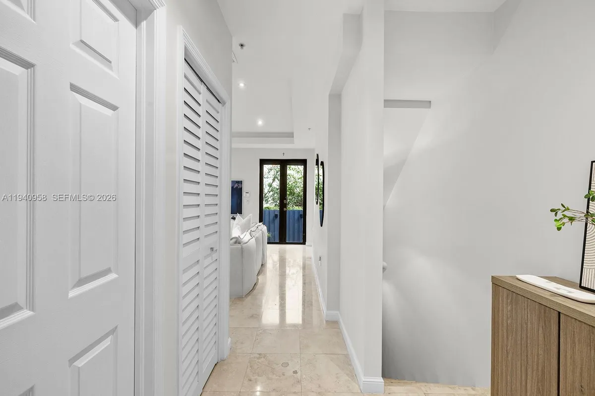 5864 SW 74th Ter # G, South Miami FL 33143