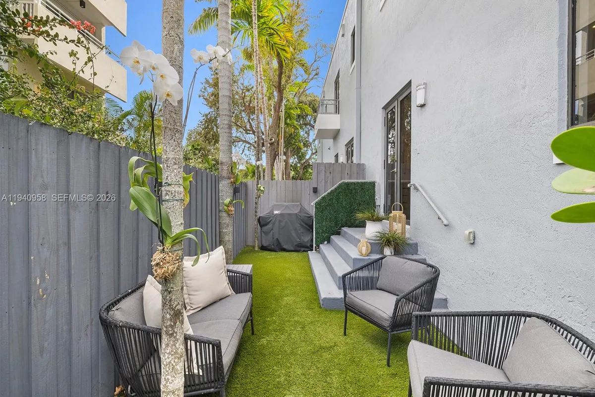 5864 SW 74th Ter # G, South Miami FL 33143