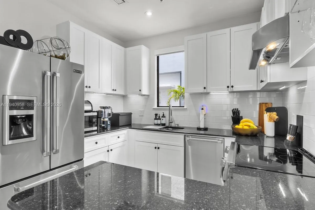 5864 SW 74th Ter # G, South Miami FL 33143