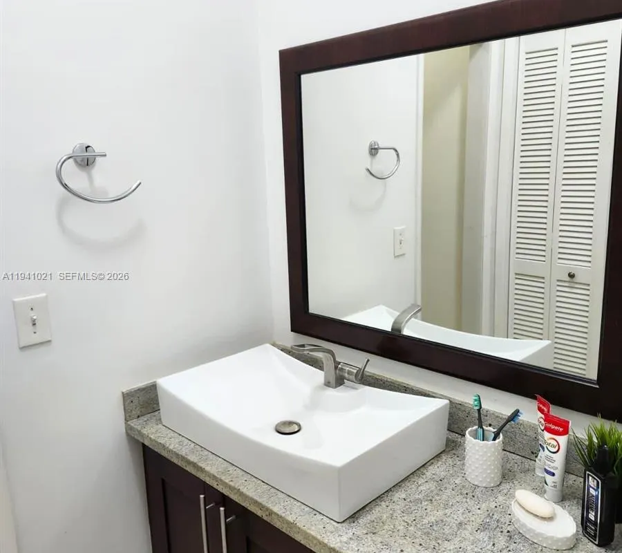 9195 Fontainebleau Blvd # 6, Miami FL 33172