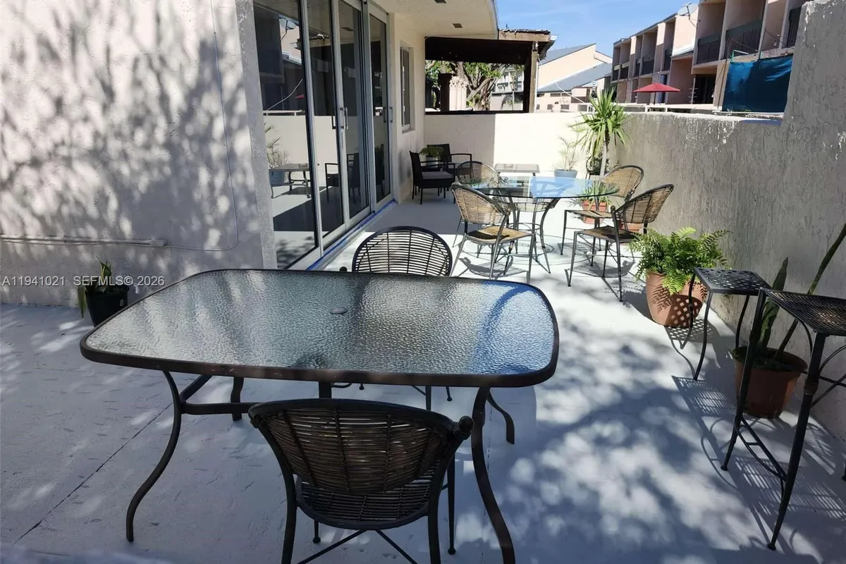 9195 Fontainebleau Blvd # 6, Miami FL 33172