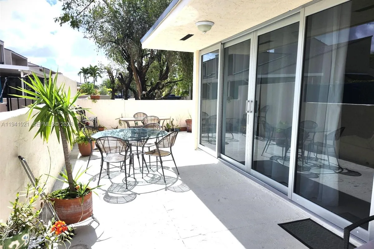 9195 Fontainebleau Blvd # 6, Miami FL 33172