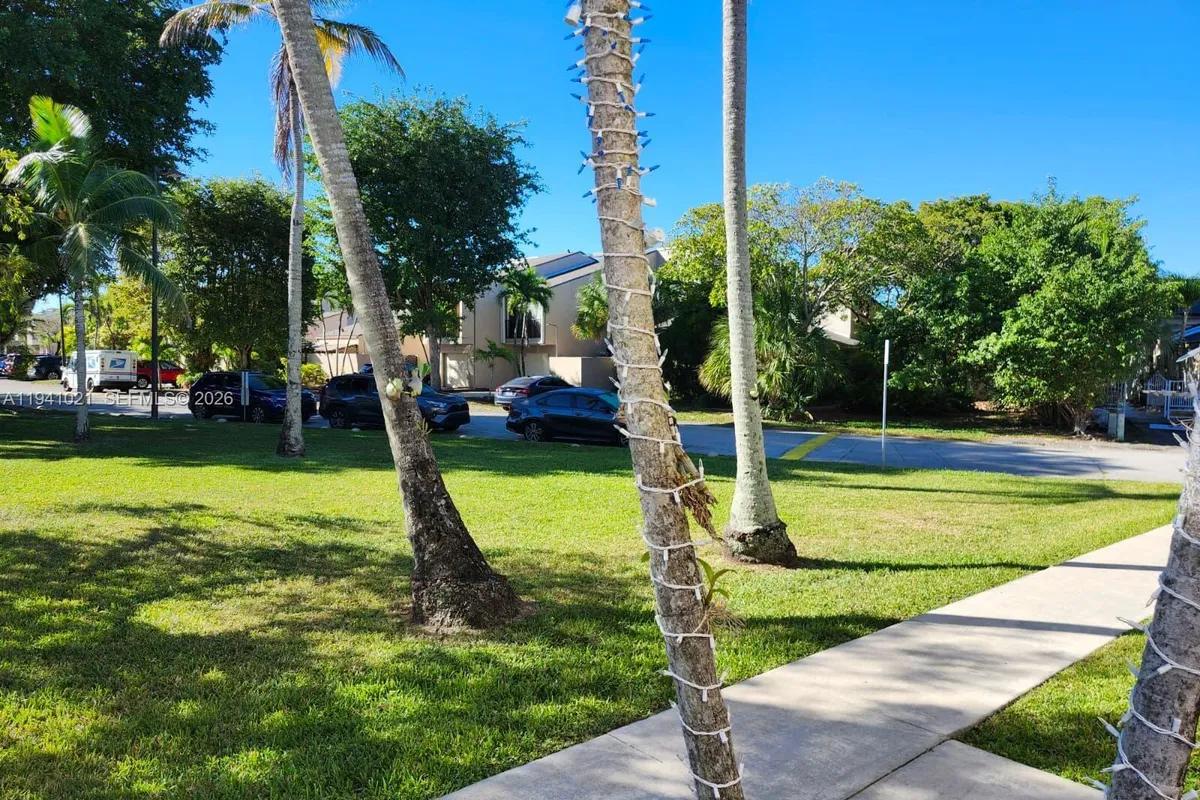 9195 Fontainebleau Blvd # 6, Miami FL 33172