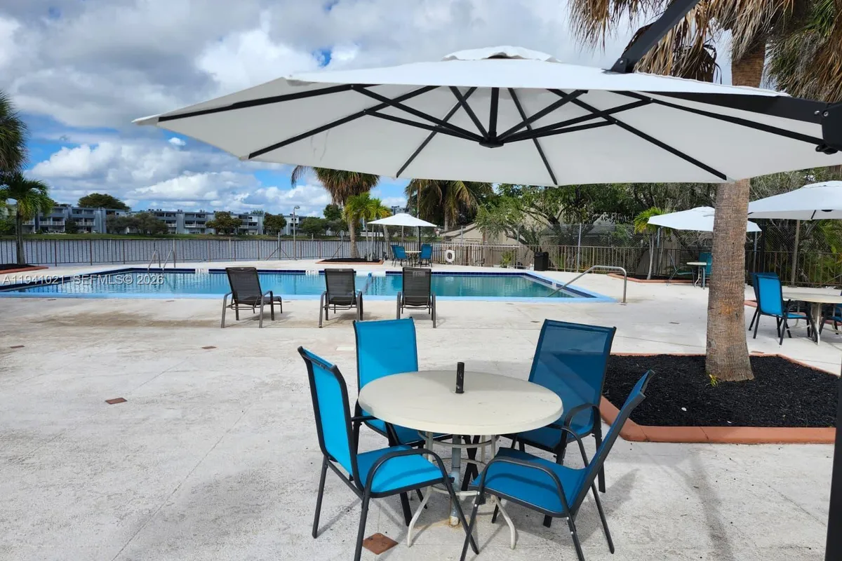 9195 Fontainebleau Blvd # 6, Miami FL 33172