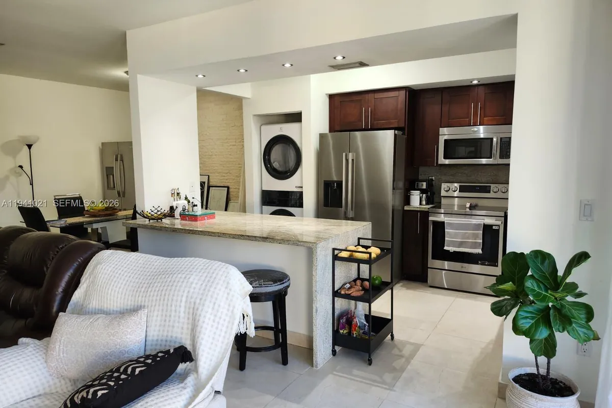 9195 Fontainebleau Blvd # 6, Miami FL 33172