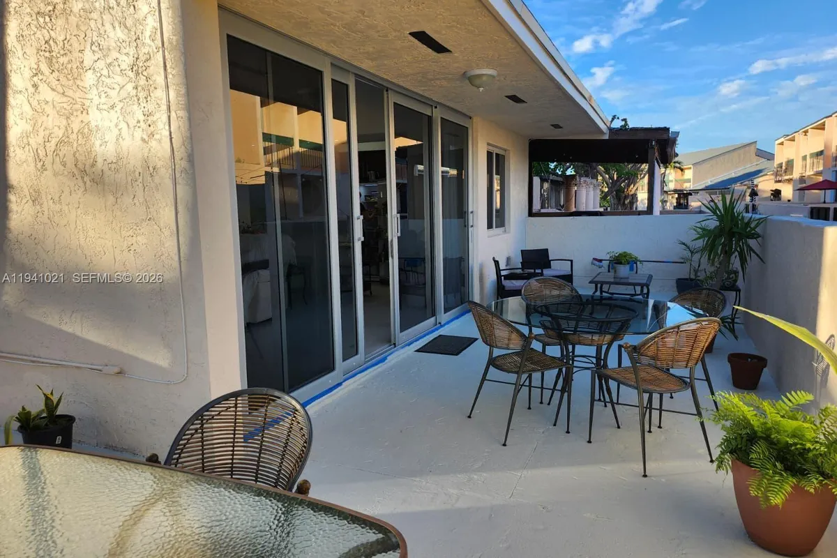 9195 Fontainebleau Blvd # 6, Miami FL 33172