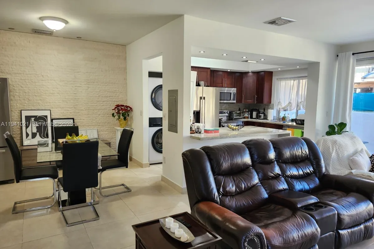 9195 Fontainebleau Blvd # 6, Miami FL 33172