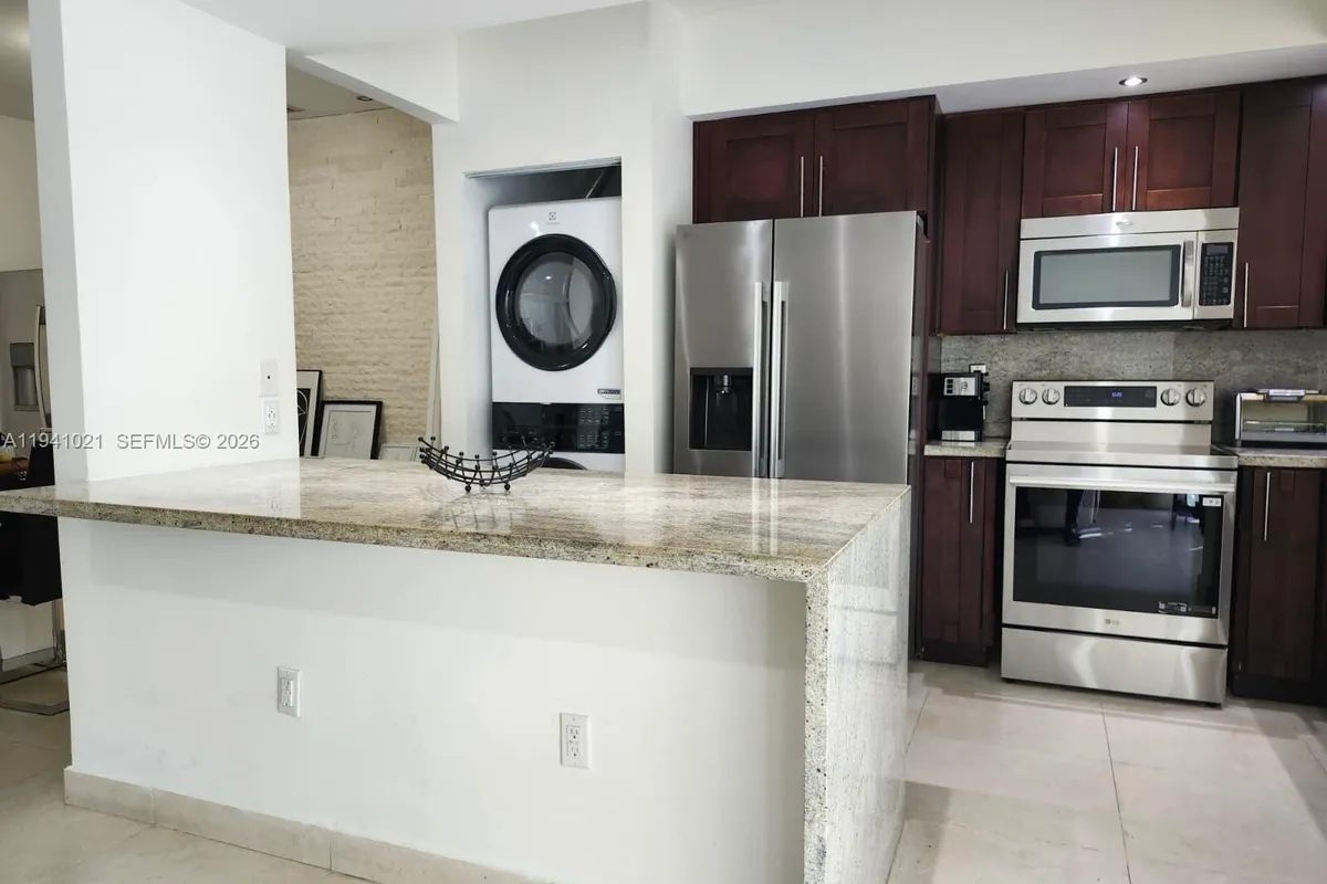 9195 Fontainebleau Blvd # 6, Miami FL 33172