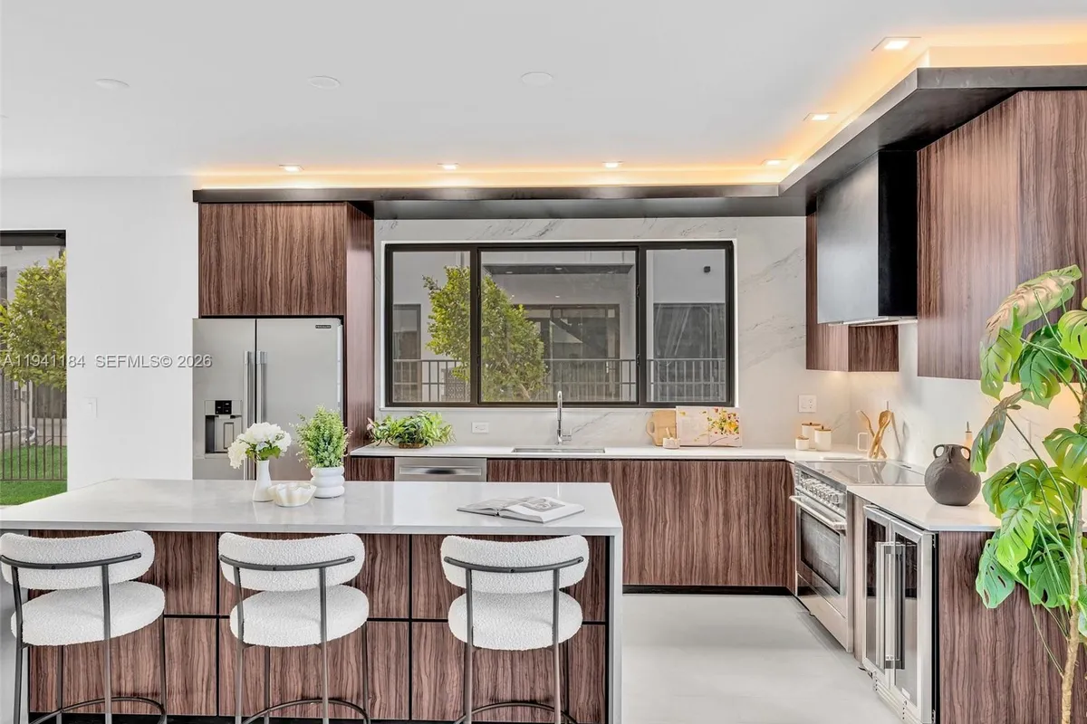 4656 SW 32nd Ave # B1, Dania Beach FL 33312