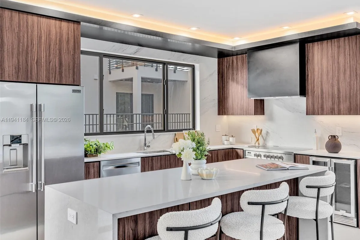 4656 SW 32nd Ave # B1, Dania Beach FL 33312