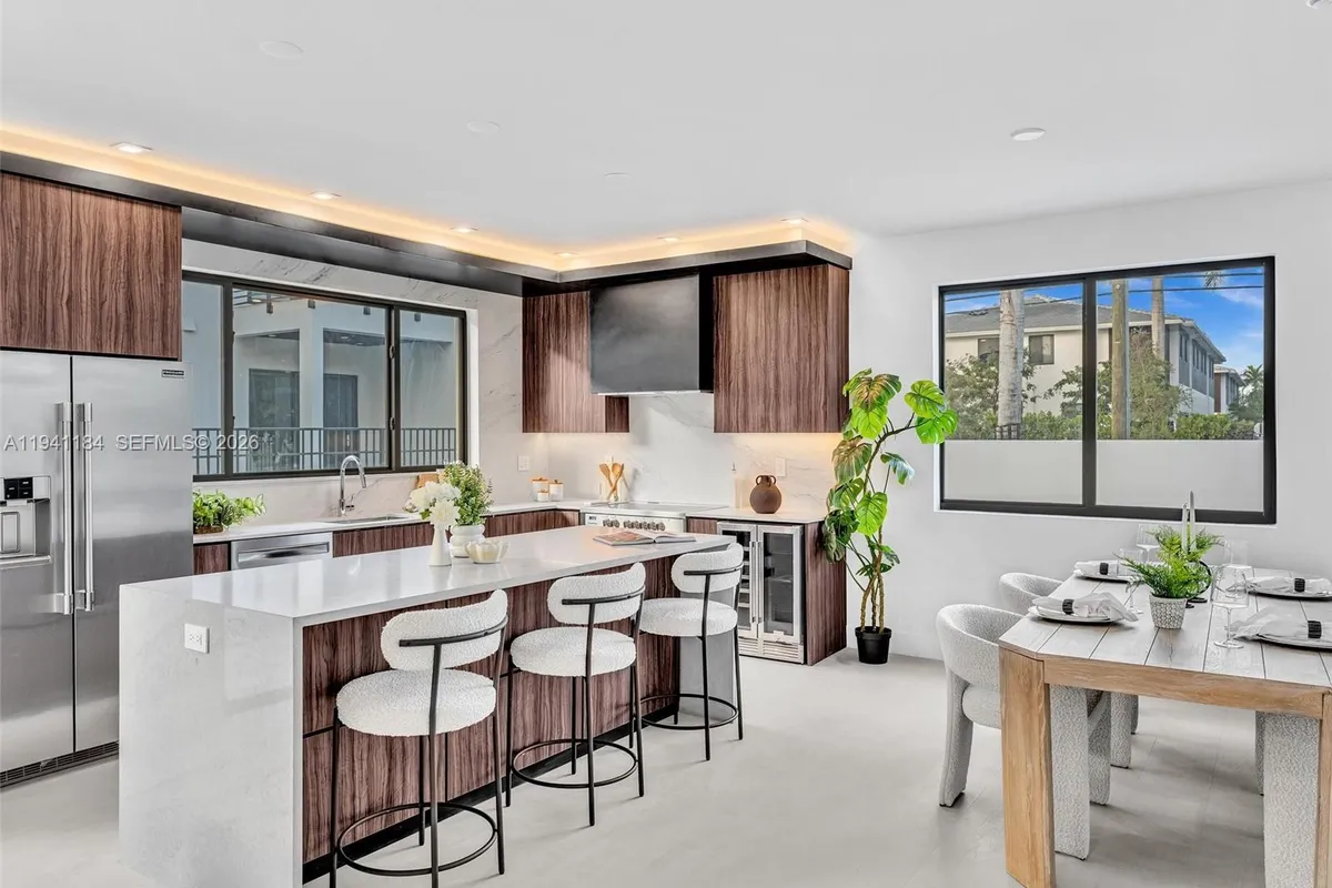 4656 SW 32nd Ave # B1, Dania Beach FL 33312