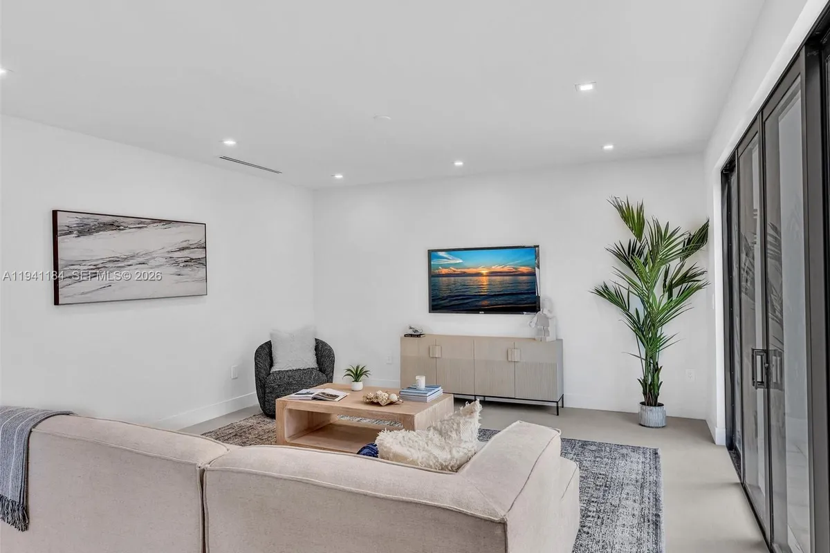 4656 SW 32nd Ave # B1, Dania Beach FL 33312