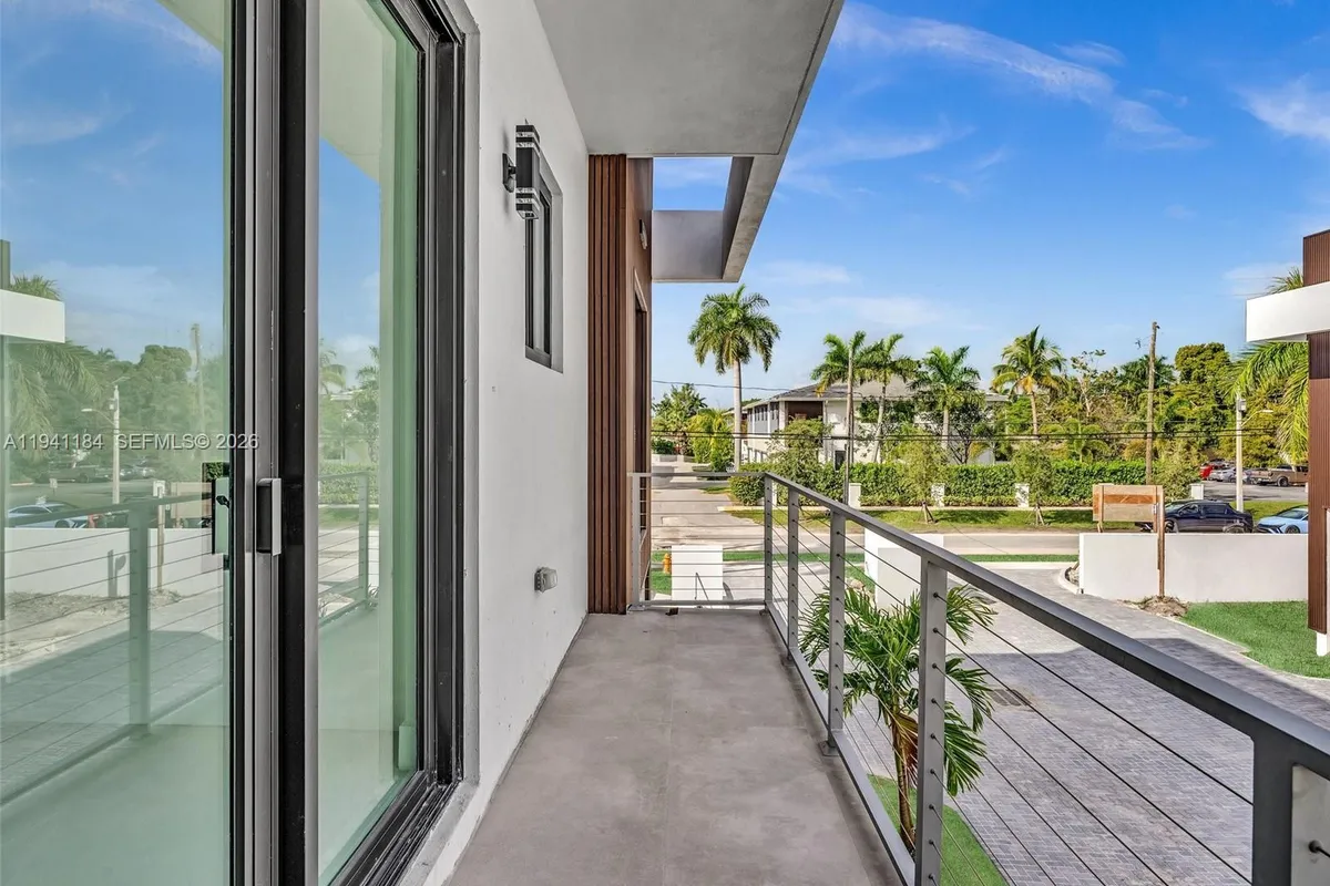 4656 SW 32nd Ave # B1, Dania Beach FL 33312