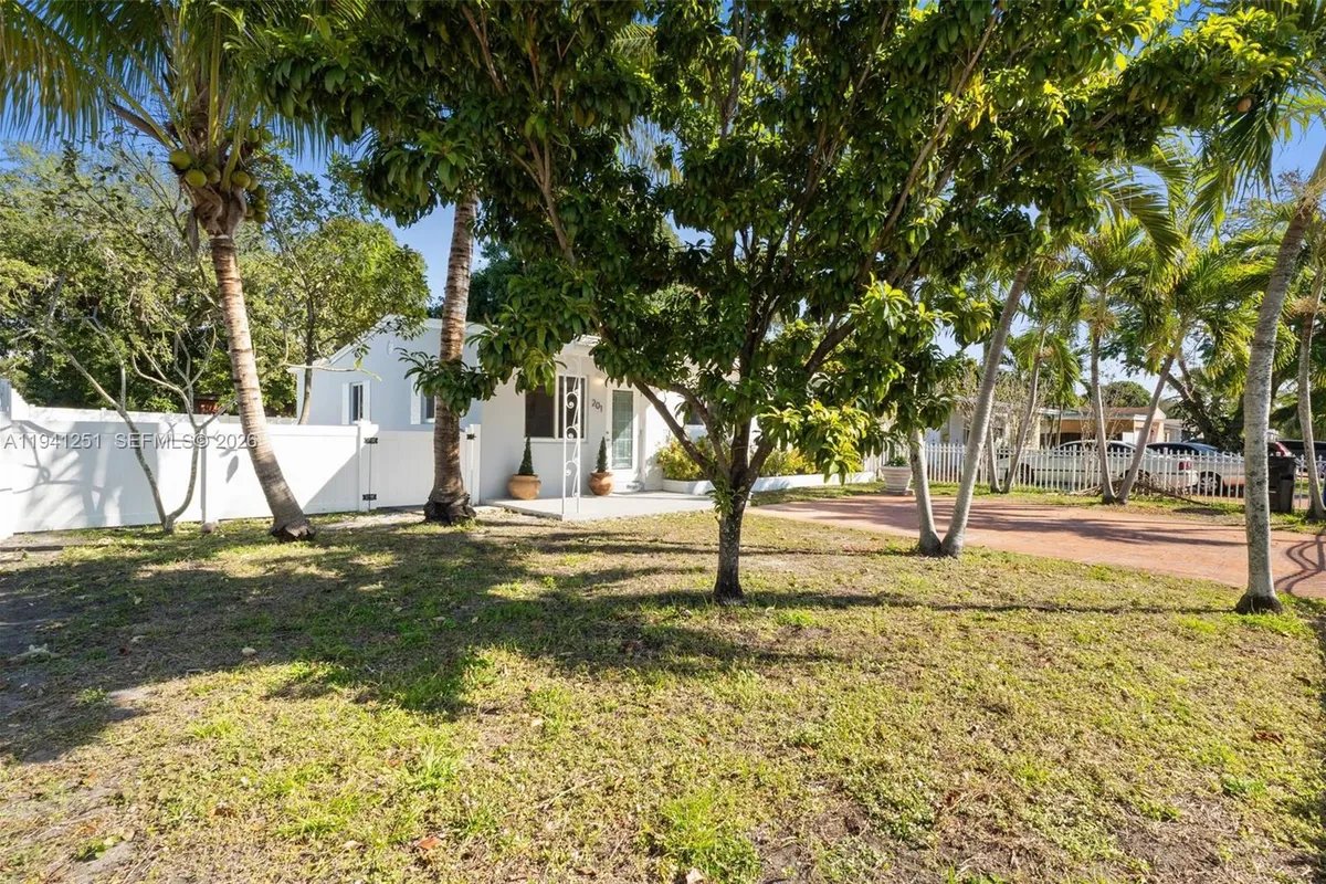 201 NE 169th St, North Miami Beach FL 33162