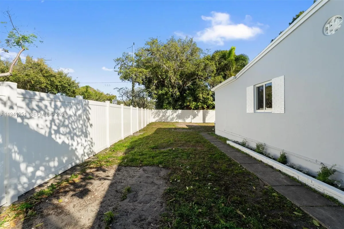 201 NE 169th St, North Miami Beach FL 33162