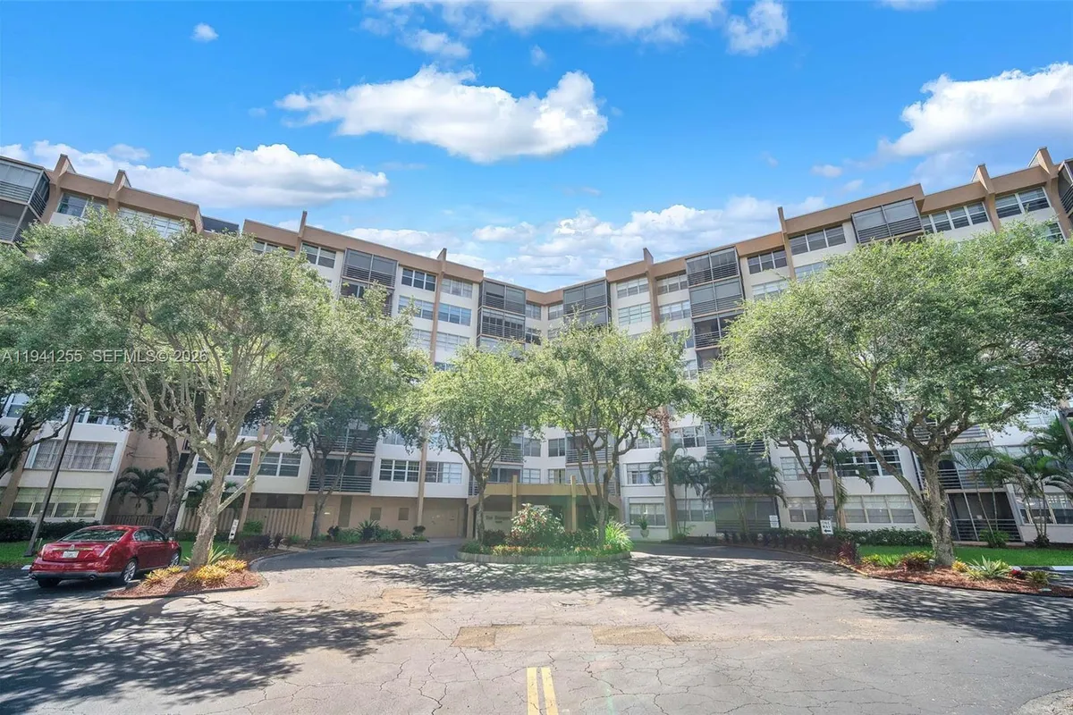 1300 Saint Charles Pl # 222, Pembroke Pines FL 33026