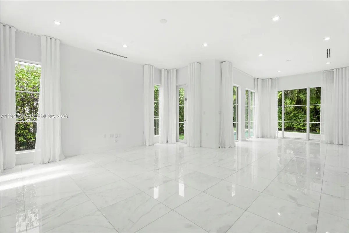 315 Santander Ave # 311, Coral Gables FL 33134