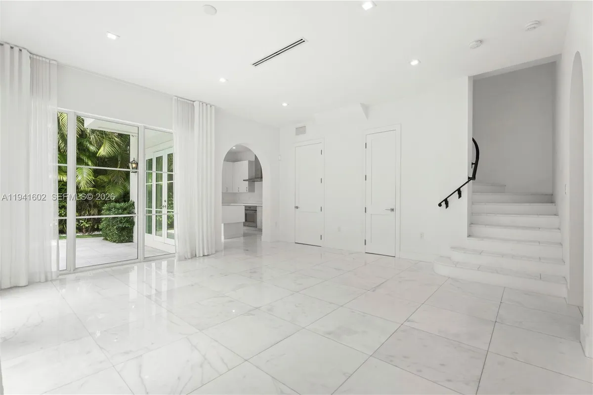 315 Santander Ave # 311, Coral Gables FL 33134