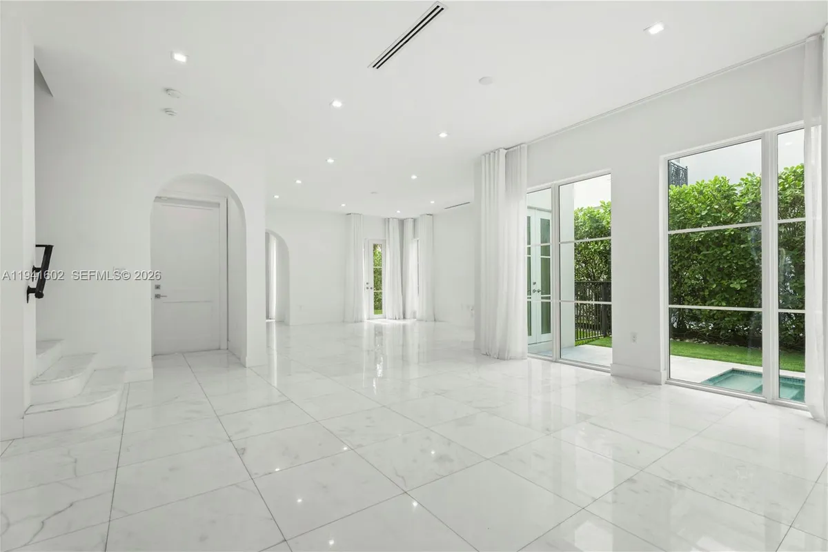 315 Santander Ave # 311, Coral Gables FL 33134