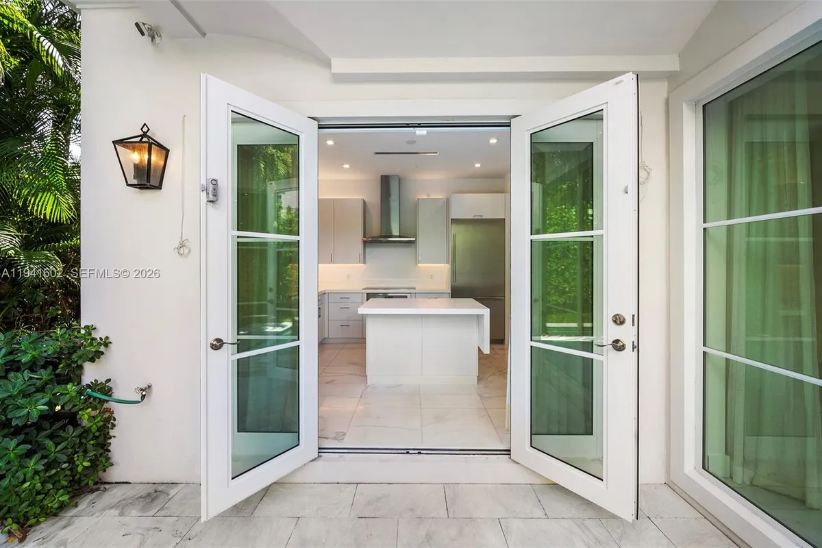 315 Santander Ave # 311, Coral Gables FL 33134