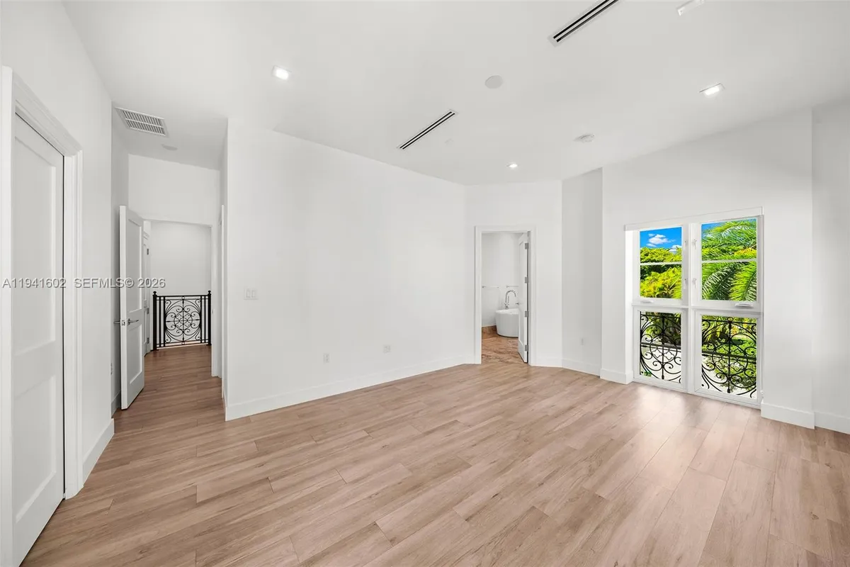 315 Santander Ave # 311, Coral Gables FL 33134