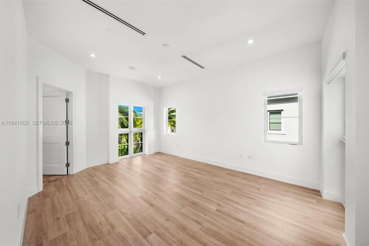 315 Santander Ave # 311, Coral Gables FL 33134