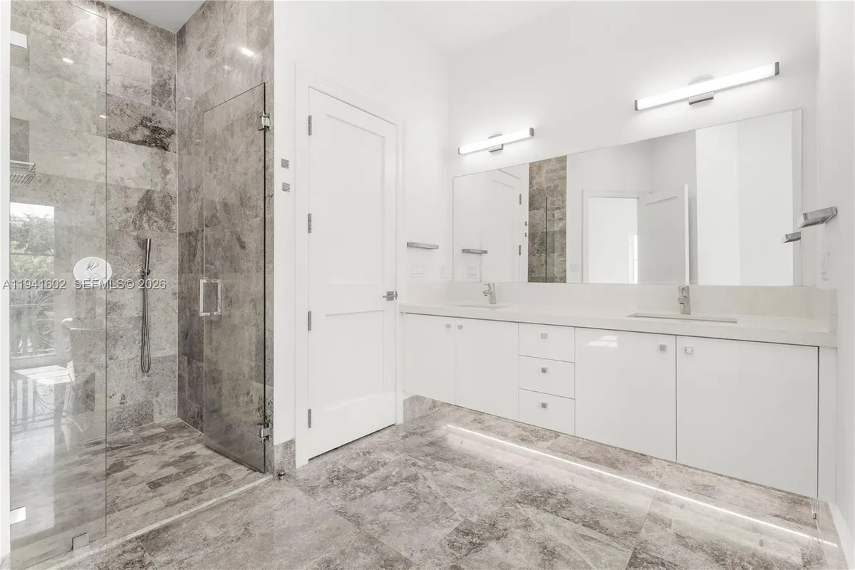 315 Santander Ave # 311, Coral Gables FL 33134