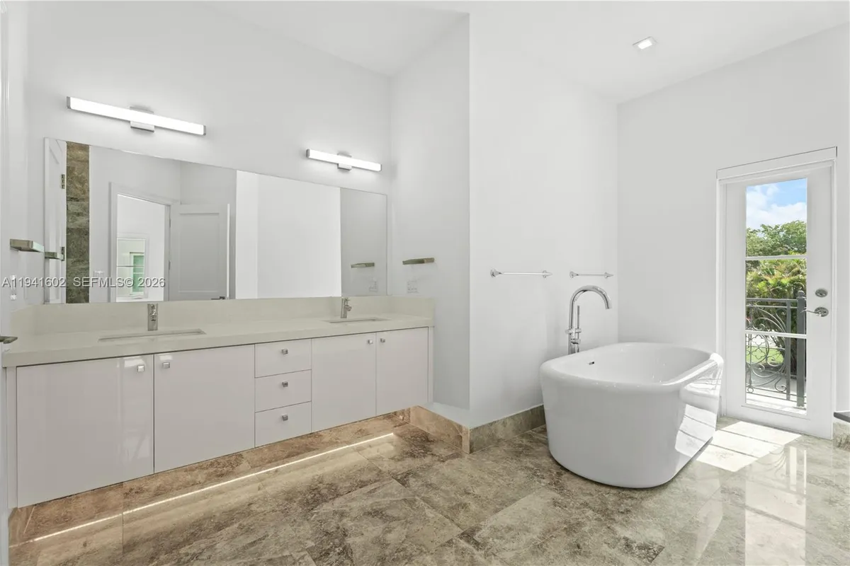 315 Santander Ave # 311, Coral Gables FL 33134