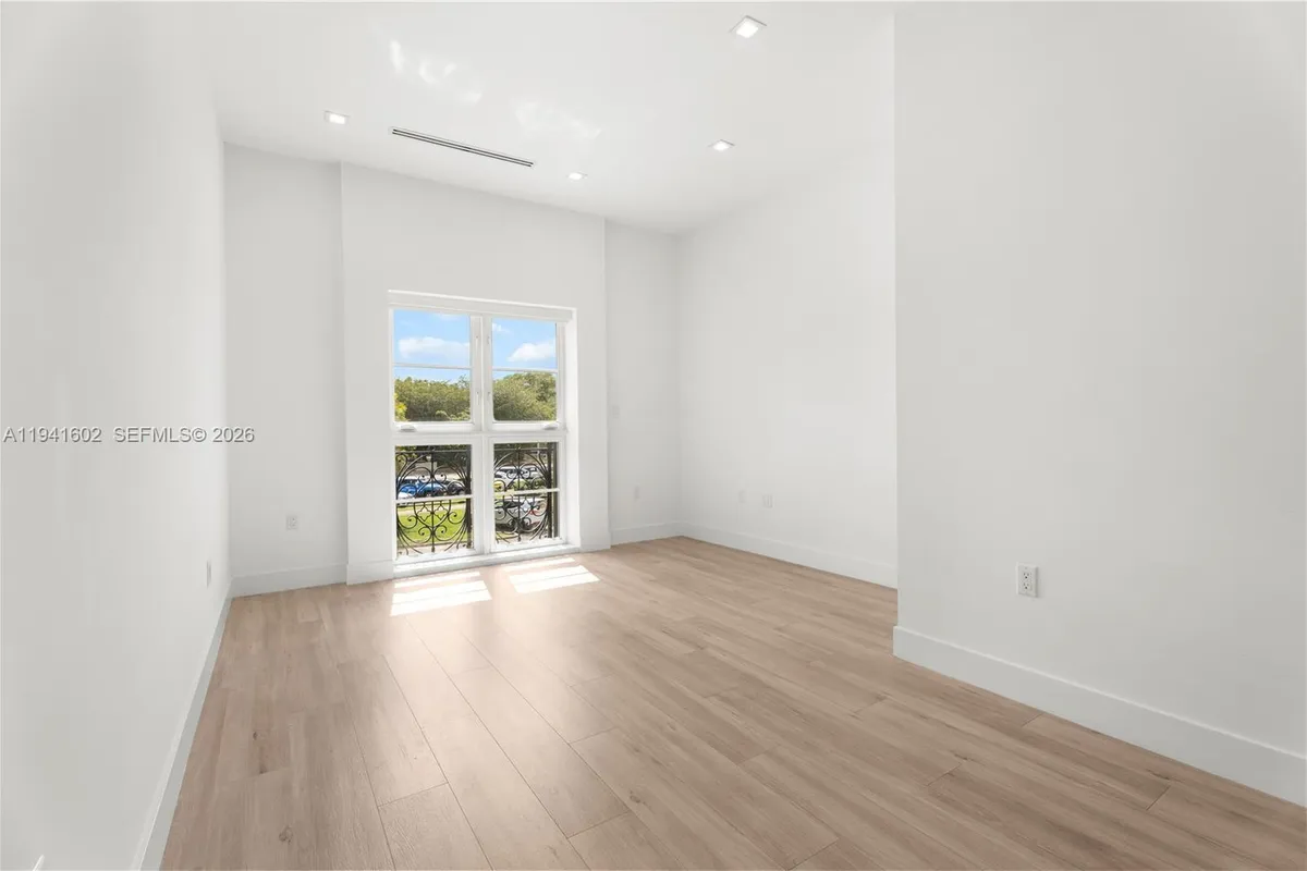 315 Santander Ave # 311, Coral Gables FL 33134