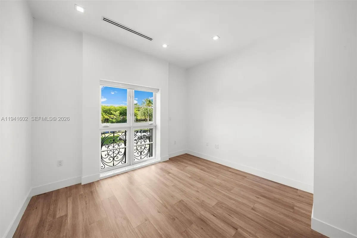 315 Santander Ave # 311, Coral Gables FL 33134