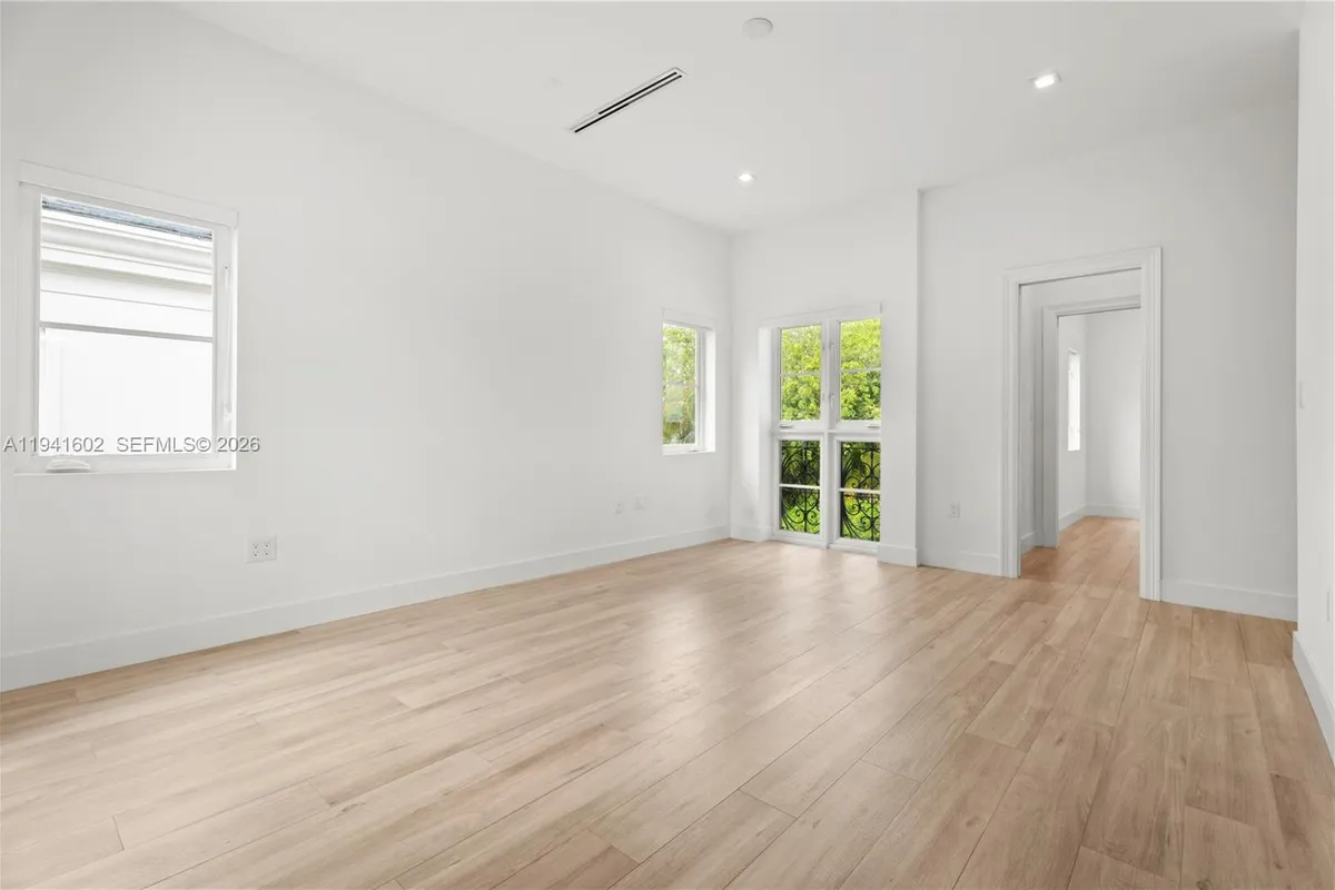 315 Santander Ave # 311, Coral Gables FL 33134