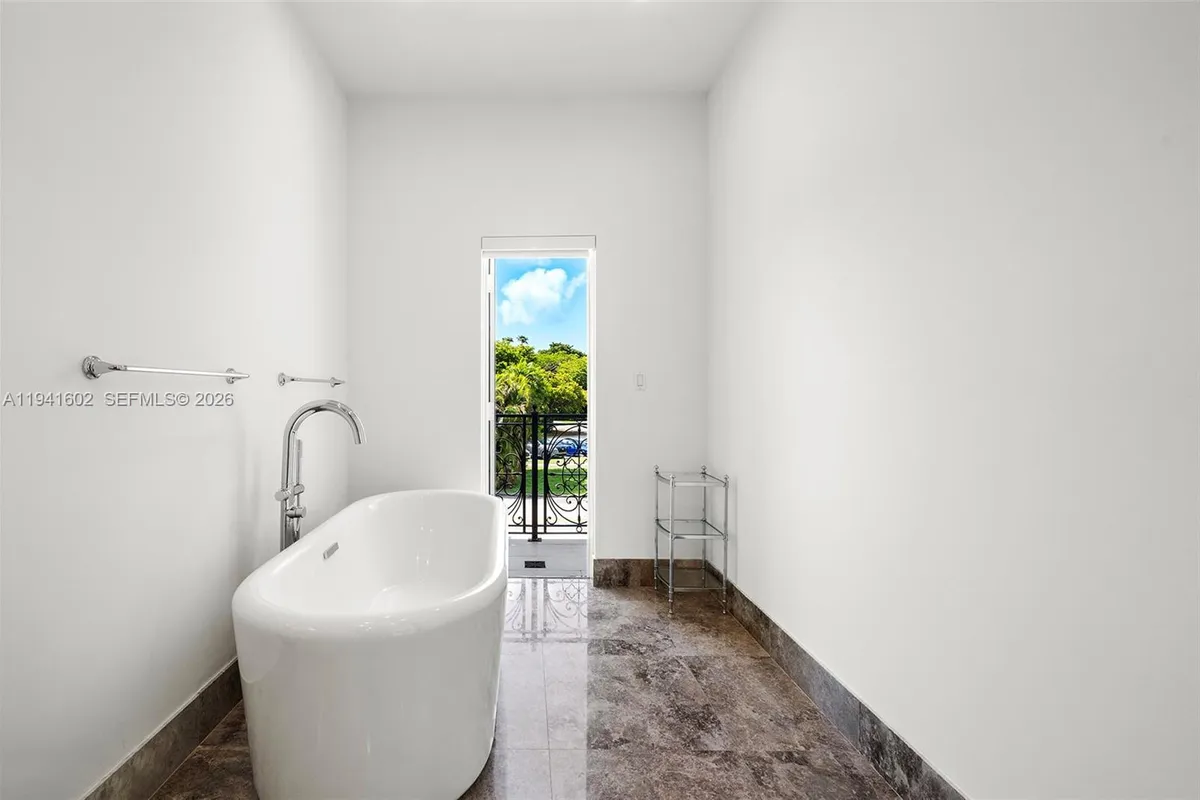 315 Santander Ave # 311, Coral Gables FL 33134