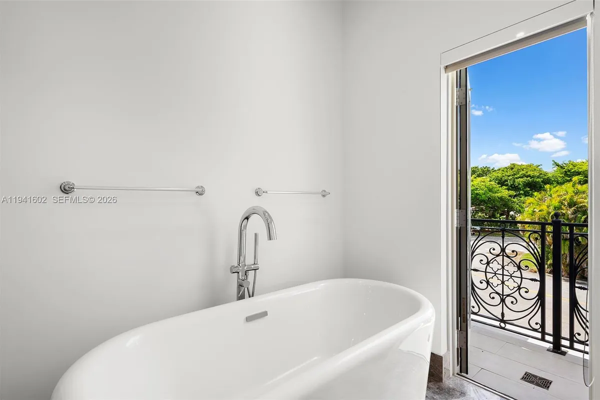 315 Santander Ave # 311, Coral Gables FL 33134