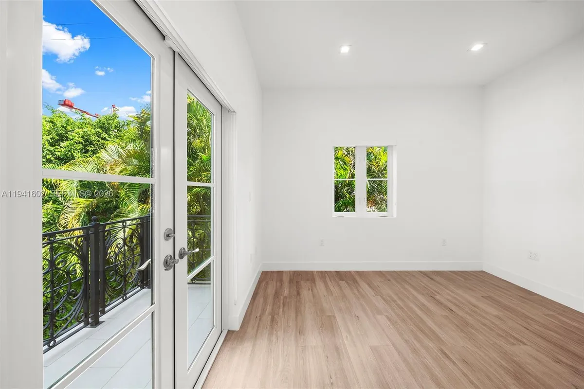 315 Santander Ave # 311, Coral Gables FL 33134